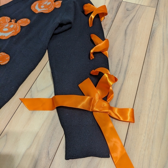 NWT! Disney Parks Her Universe Halloween Mickey Mouse Pumpkin Ribbon Cardigan M - Picture 3 of 16